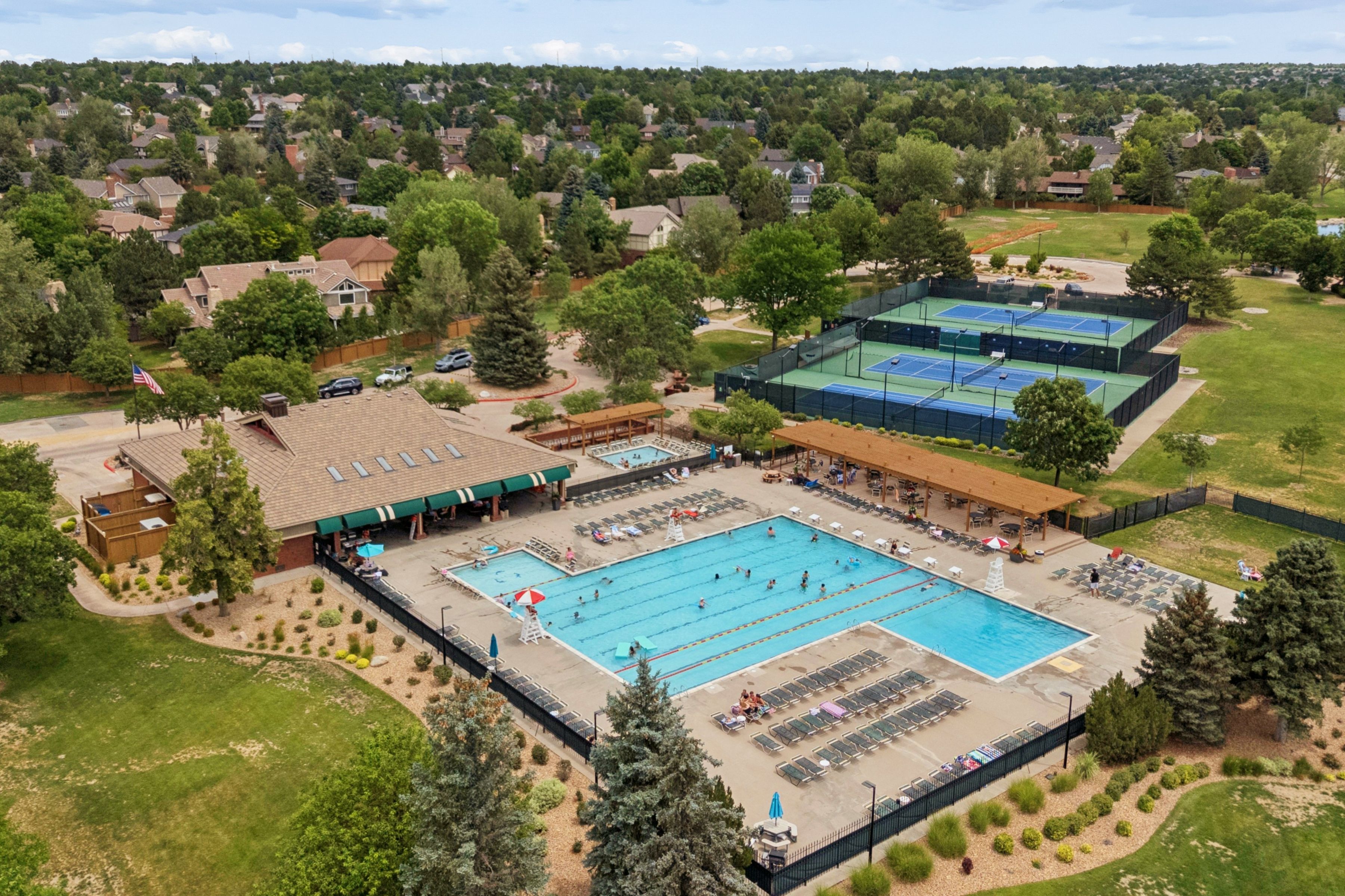  Nestled on a cul-de-sac in the sought-after Piney Creek neighborhood, - 物件實景