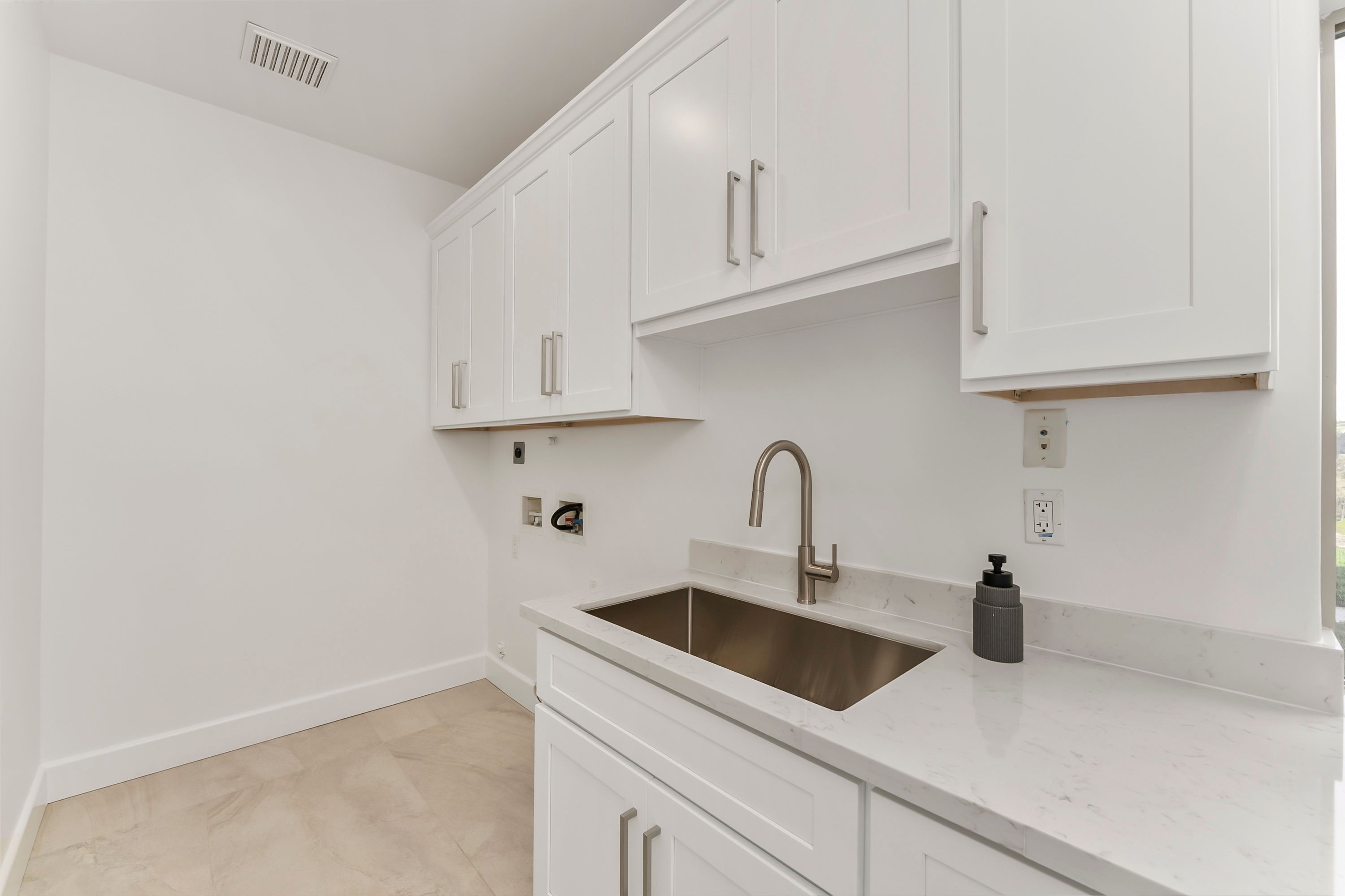  40 Acres - Big Views - Renovated Home - 物件實景