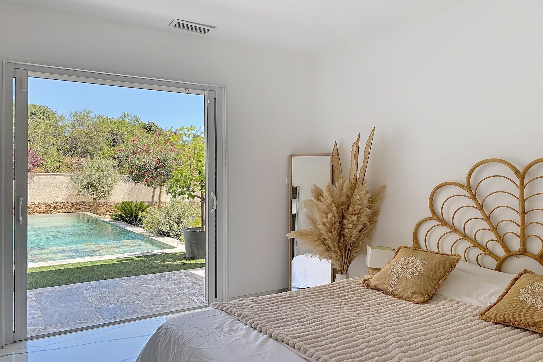  Near  Collias -  Elegant Contemporary Villa with Infinity Pool - 物件實景