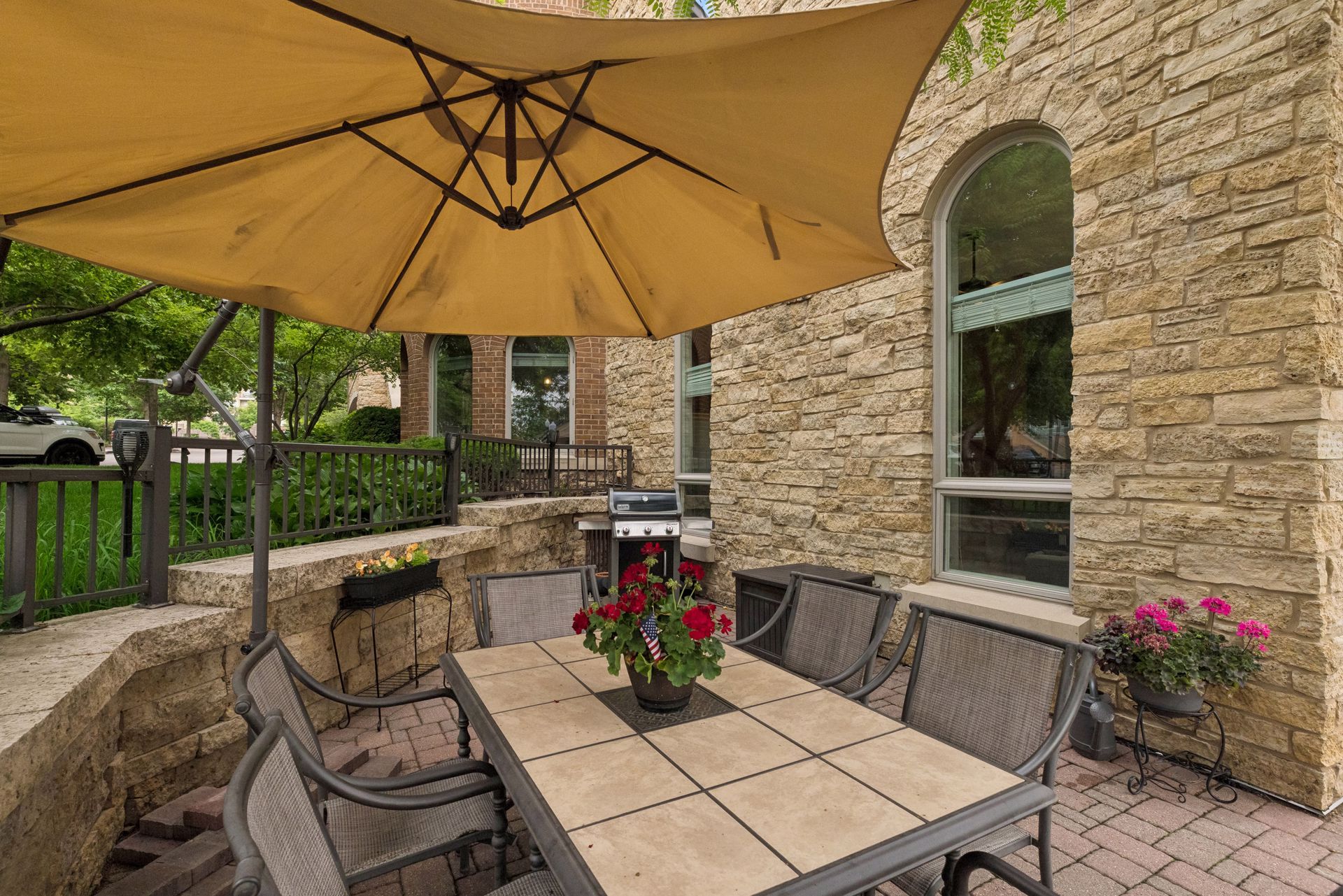  Timeless Brownstone Living in the Heart of Stillwater - 物件實景