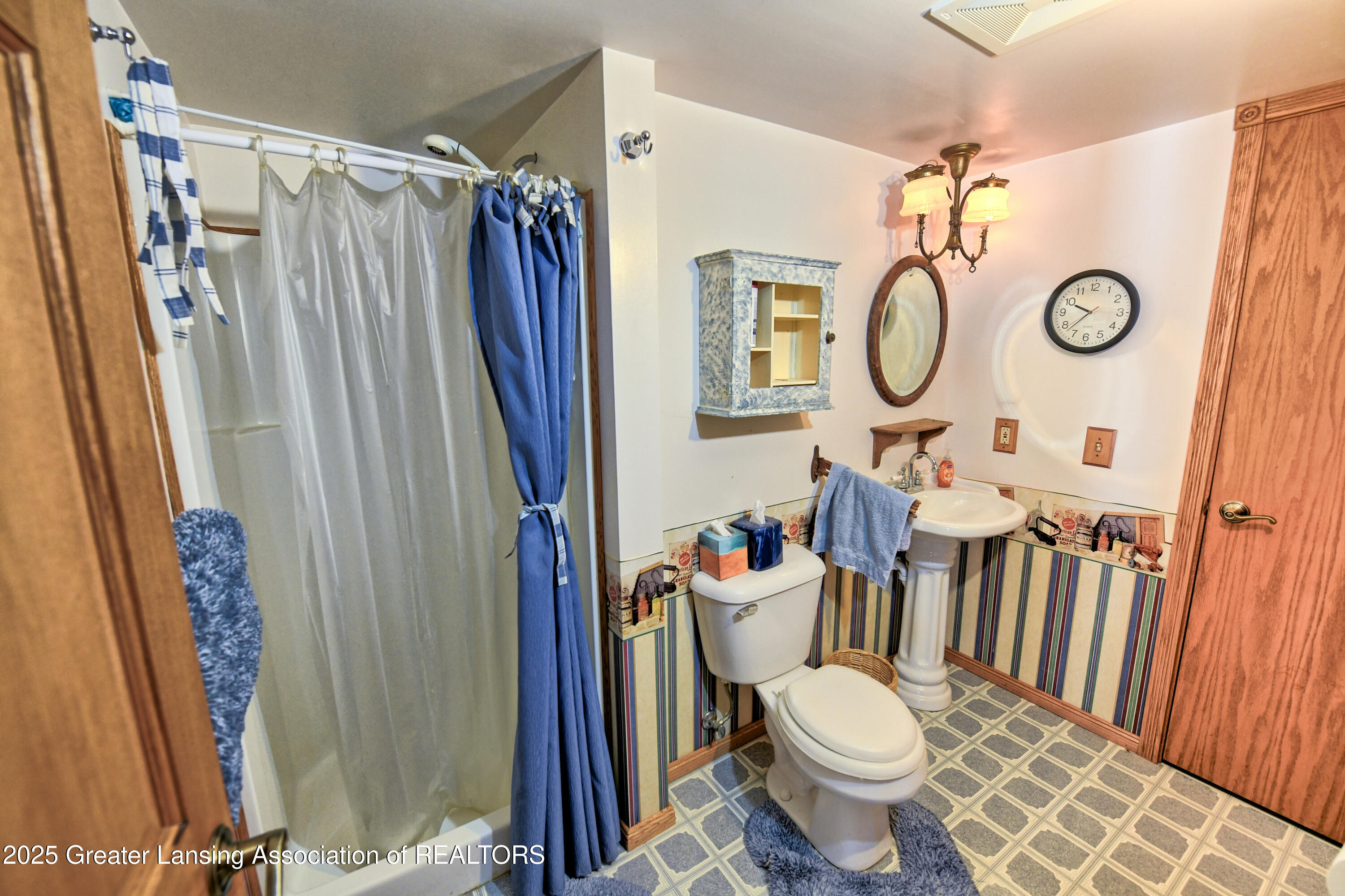 Portland, Michigan, 48875, United States, 5 Bedrooms Bedrooms, ,4 BathroomsBathrooms,Residential,For Sale,2031480