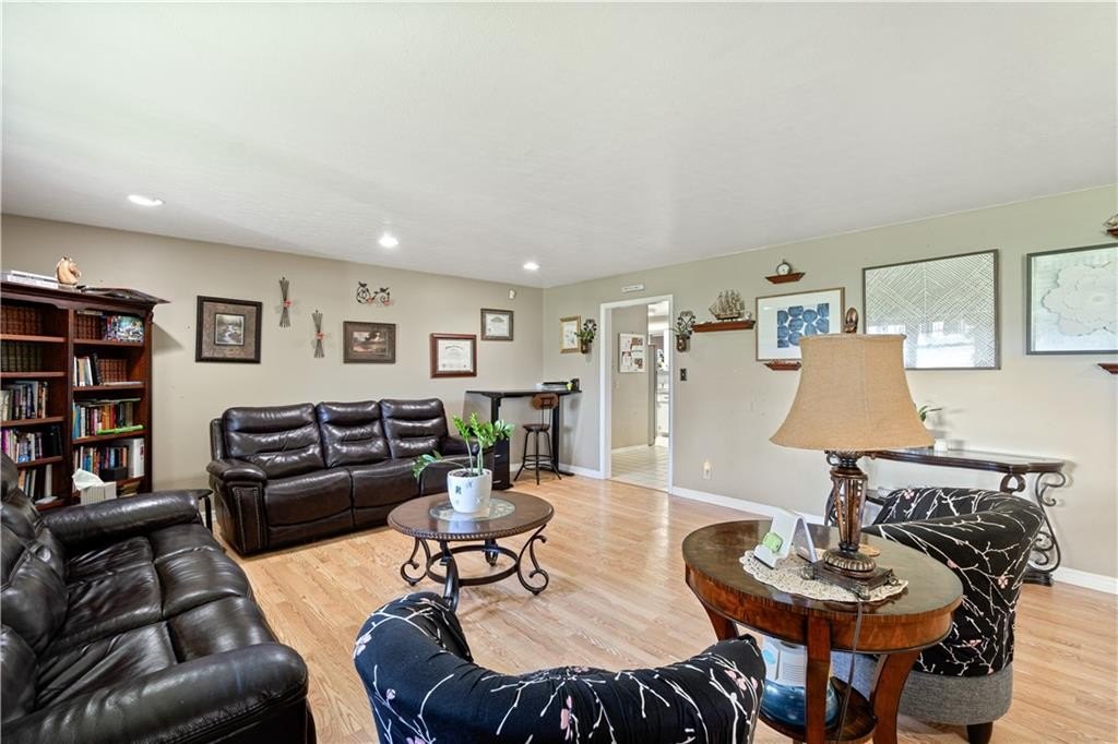 Siloam Springs, Arkansas, 72761, United States, 3 Bedrooms Bedrooms, ,4 BathroomsBathrooms,Residential,For Sale,1981853