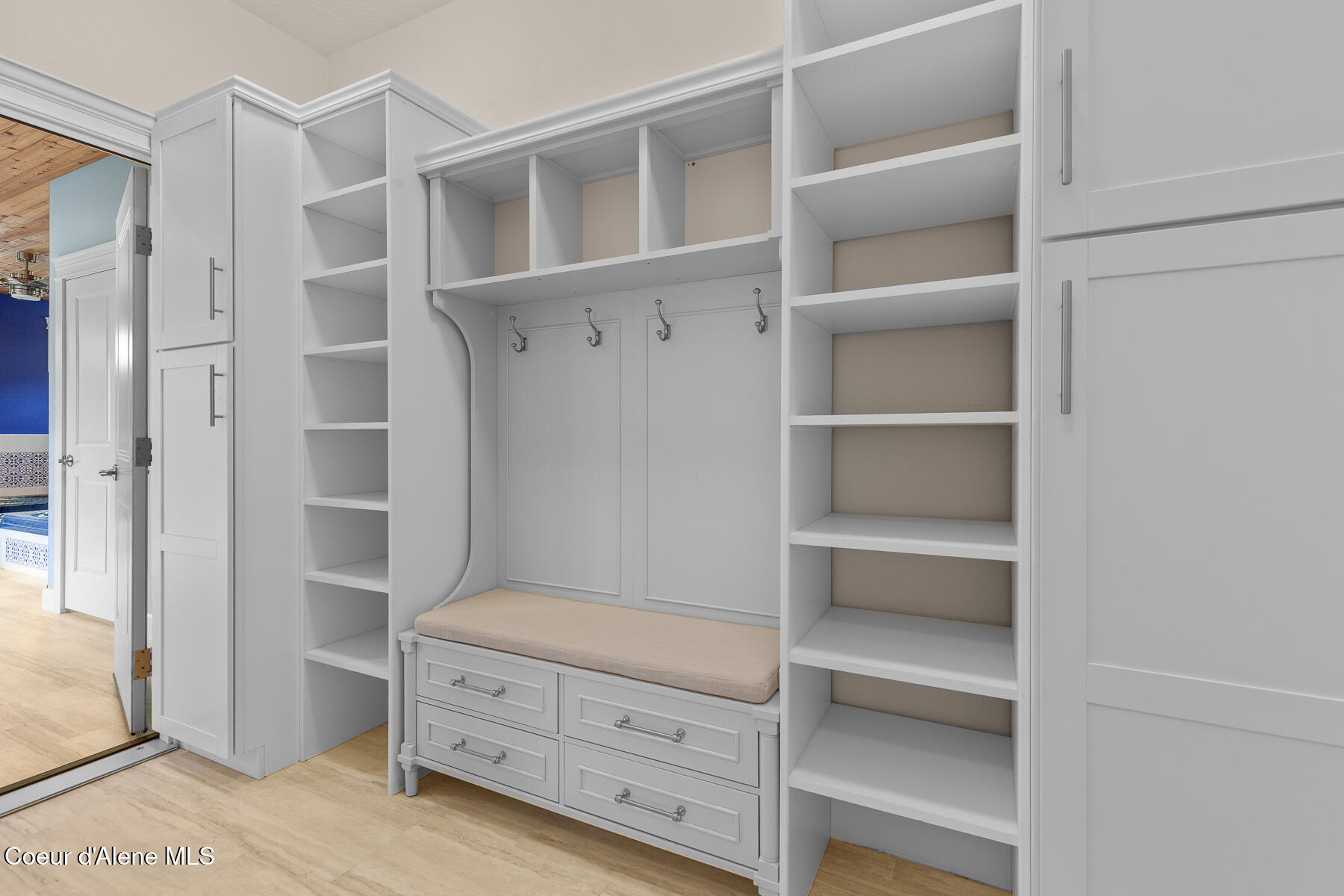 Coeur d'Alene, Idaho, 83814, United States, 3 Bedrooms Bedrooms, ,4 BathroomsBathrooms,Residential,For Sale,1976141