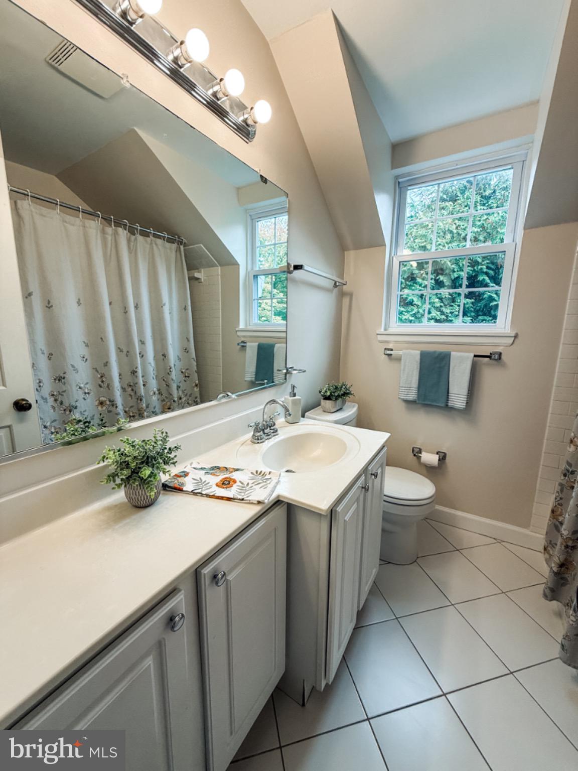 Arlington, Virginia, 22206, United States, 2 Bedrooms Bedrooms, ,2 BathroomsBathrooms,Residential,For Sale,1976928