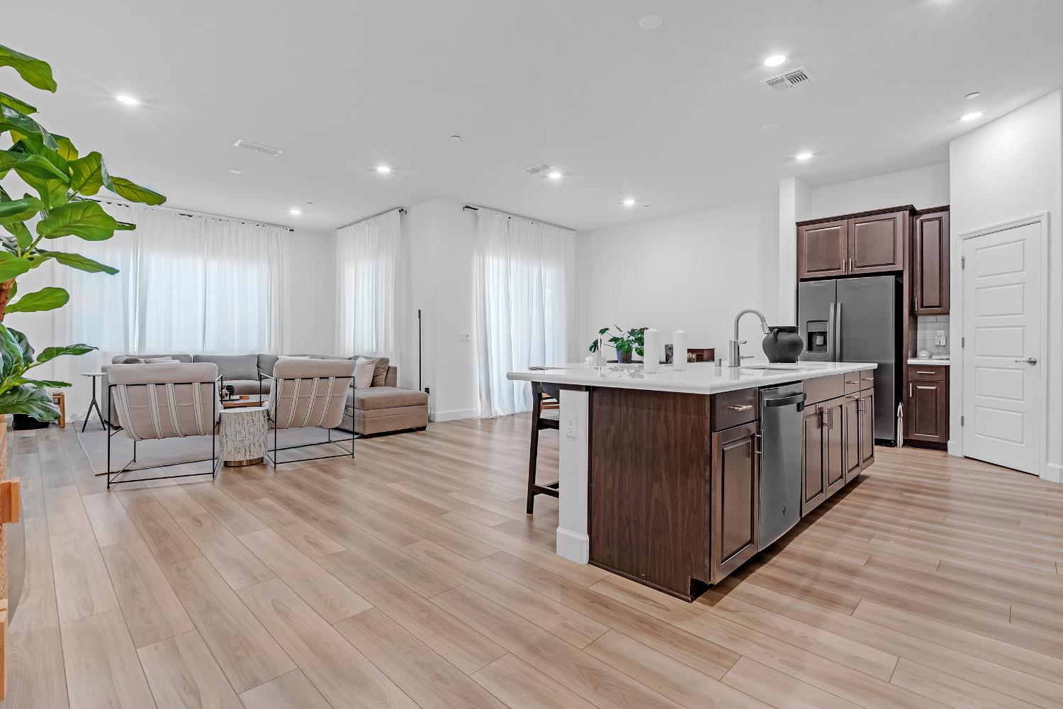 Sacramento, California, 95835, United States, 4 Bedrooms Bedrooms, ,3 BathroomsBathrooms,Residential,For Sale,1998262