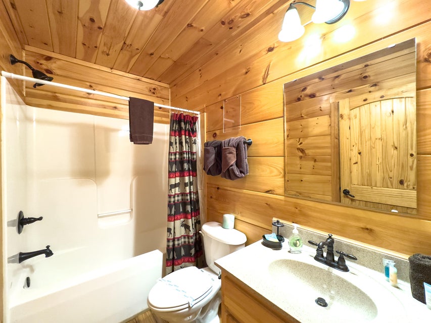 Sevierville, Tennessee, 37876, United States, 13 Bedrooms Bedrooms, ,14 BathroomsBathrooms,Residential,For Sale,1974606