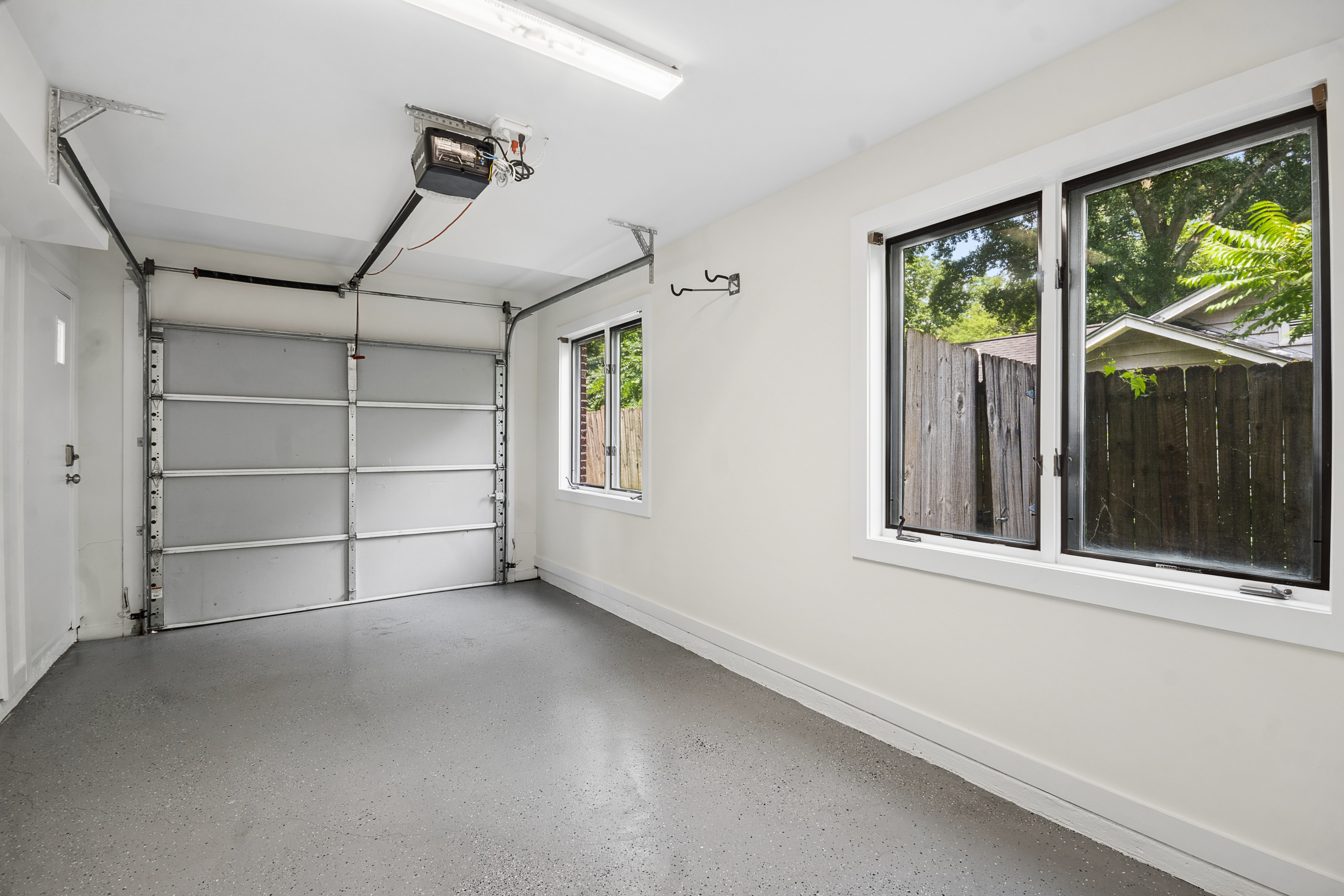  Updated, End-Unit Townhome in the Heart of Edgewood - 物件實景
