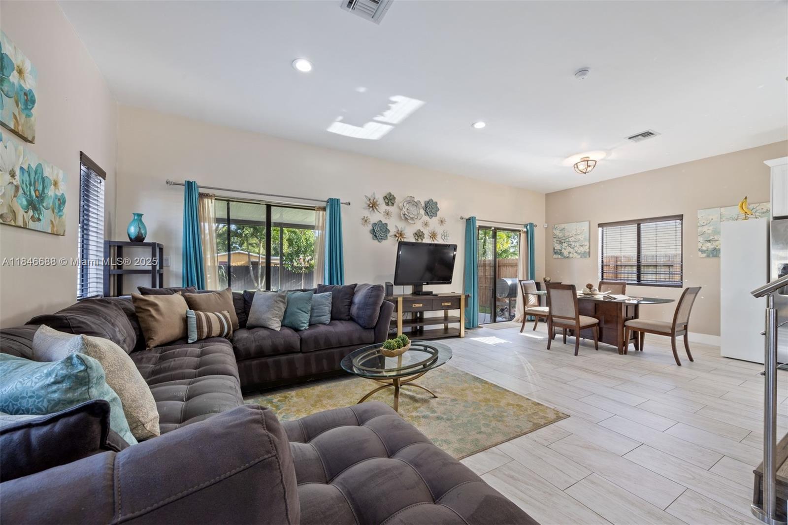 West Park, Florida, 33023, United States, 5 Bedrooms Bedrooms, ,4 BathroomsBathrooms,Residential,For Sale,1907541