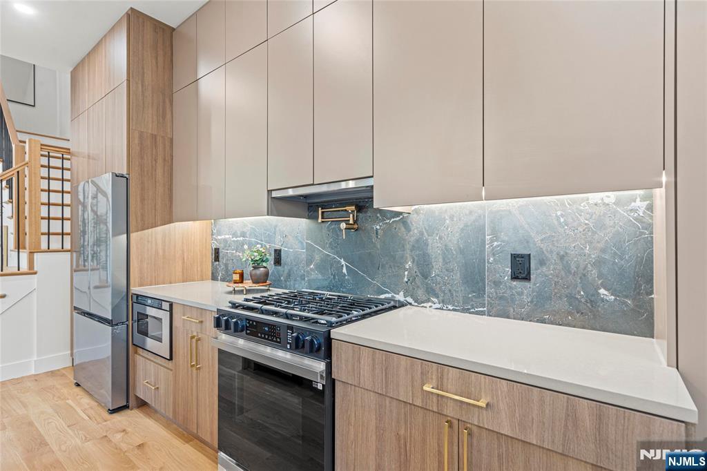 Jersey City, New Jersey, 07307, United States, 3 Bedrooms Bedrooms, ,3 BathroomsBathrooms,Residential,For Sale,2002133