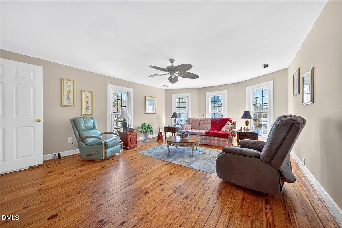 Youngsville, North Carolina, 27596, United States, 3 Bedrooms Bedrooms, ,3 BathroomsBathrooms,Residential,For Sale,1990196