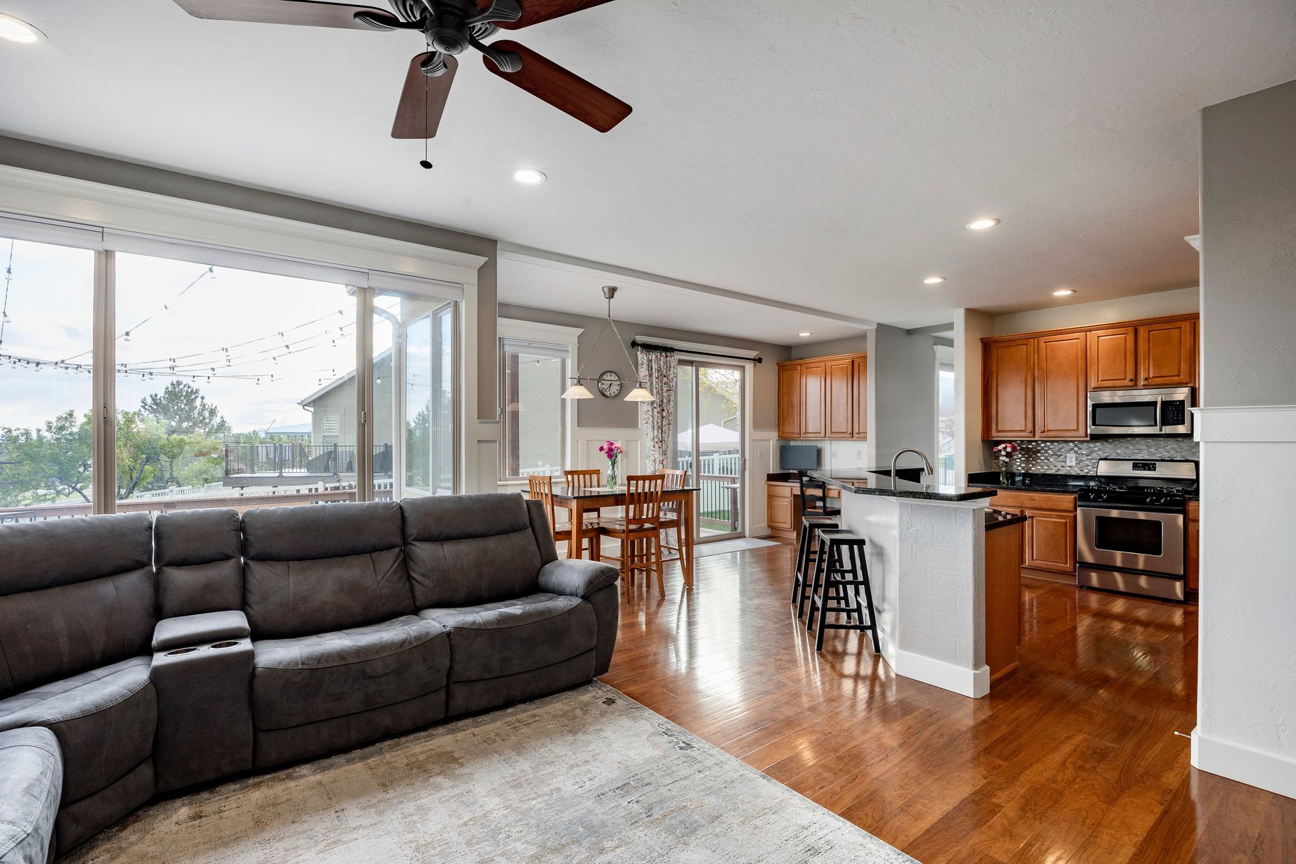  Family Home on Quiet Highland Cul-de-Sac with Incredible Views - 物件實景