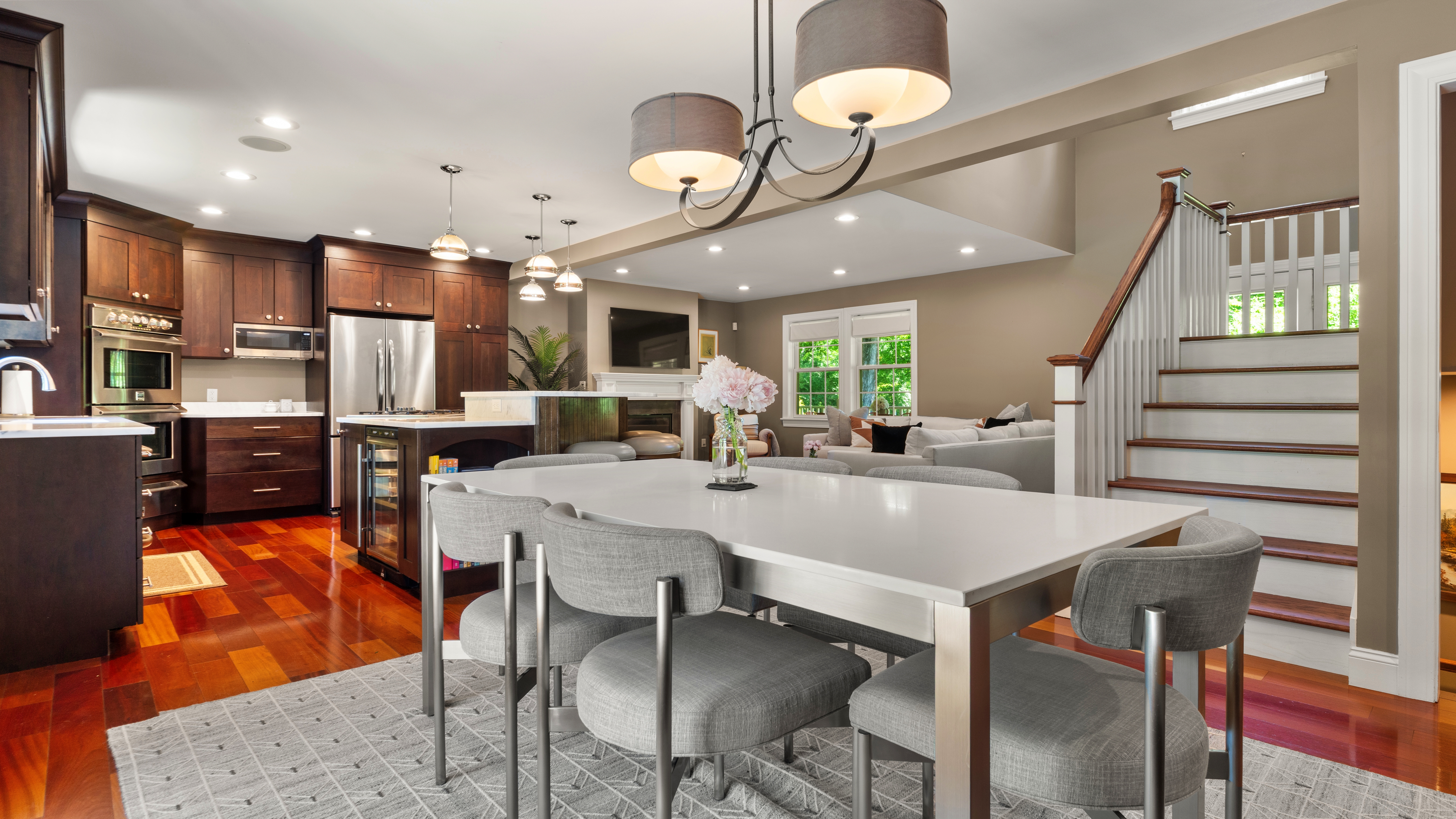  2008 4-Bed, 4-Bath Classic Home with Open Floor Plan and 3 Levels of Living Spac - 物件實景