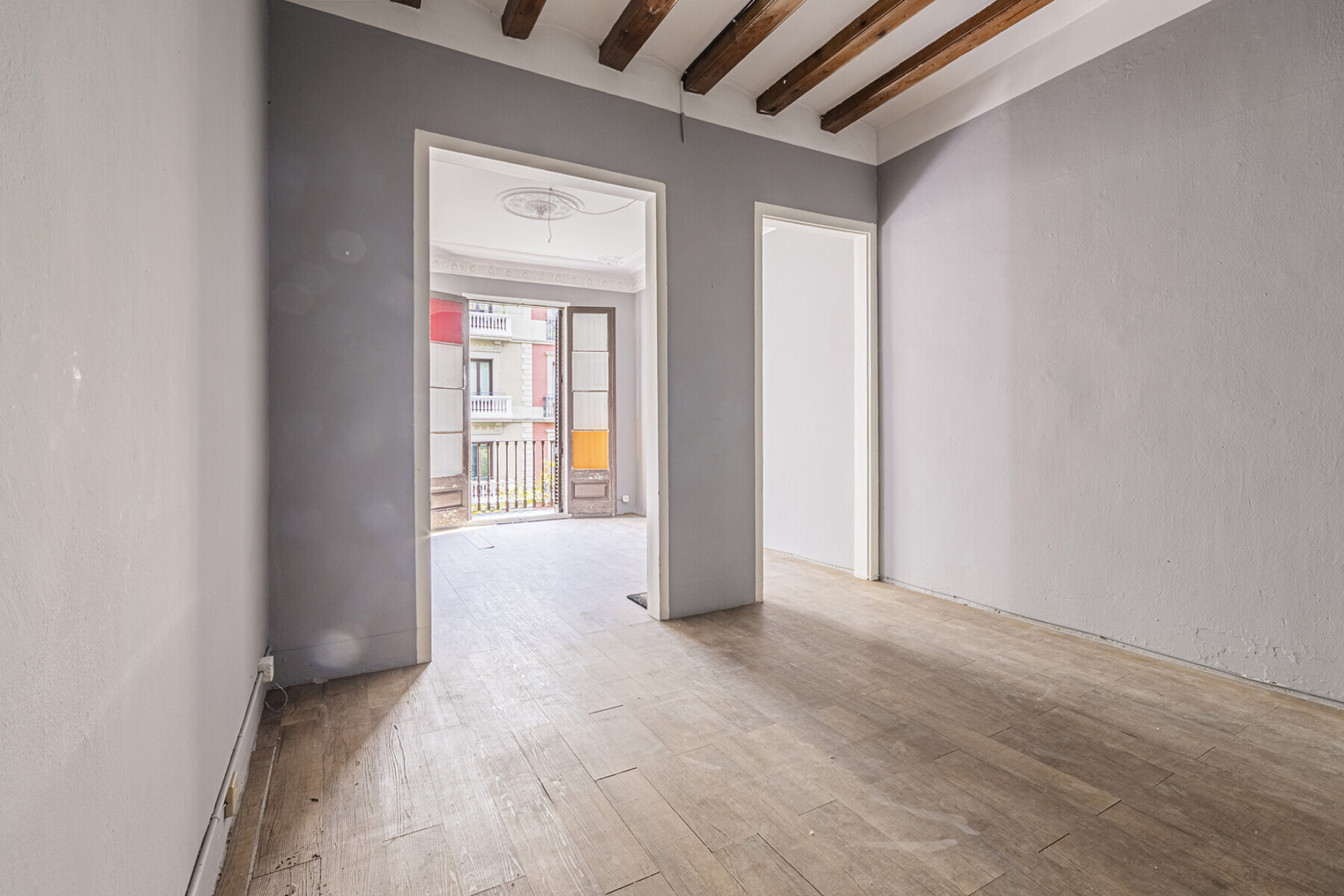  Historical apartment to renovate on prime location in Eixample - 物件實景