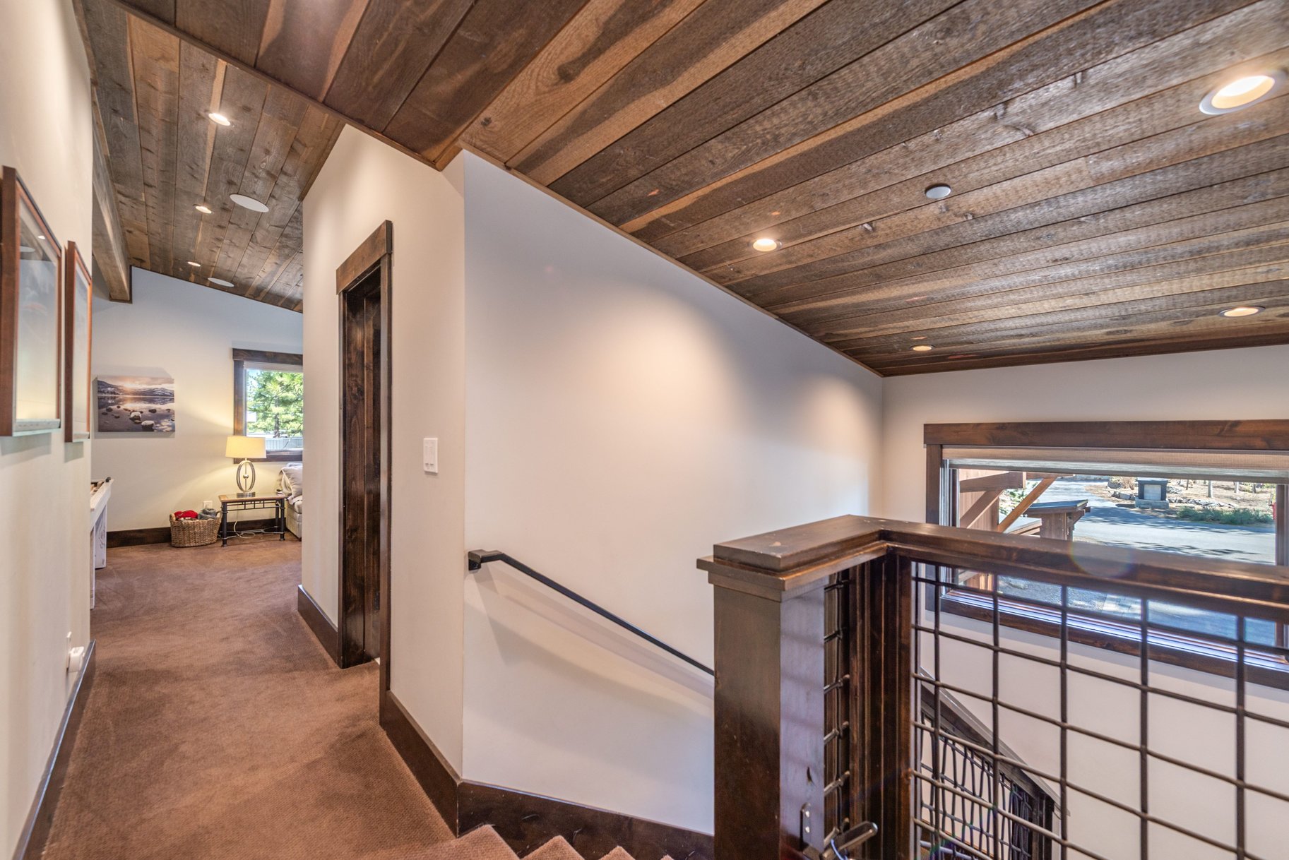  The Quiet Standout on Henness with Amazing Corner Lot + Outdoor Living - 物件實景
