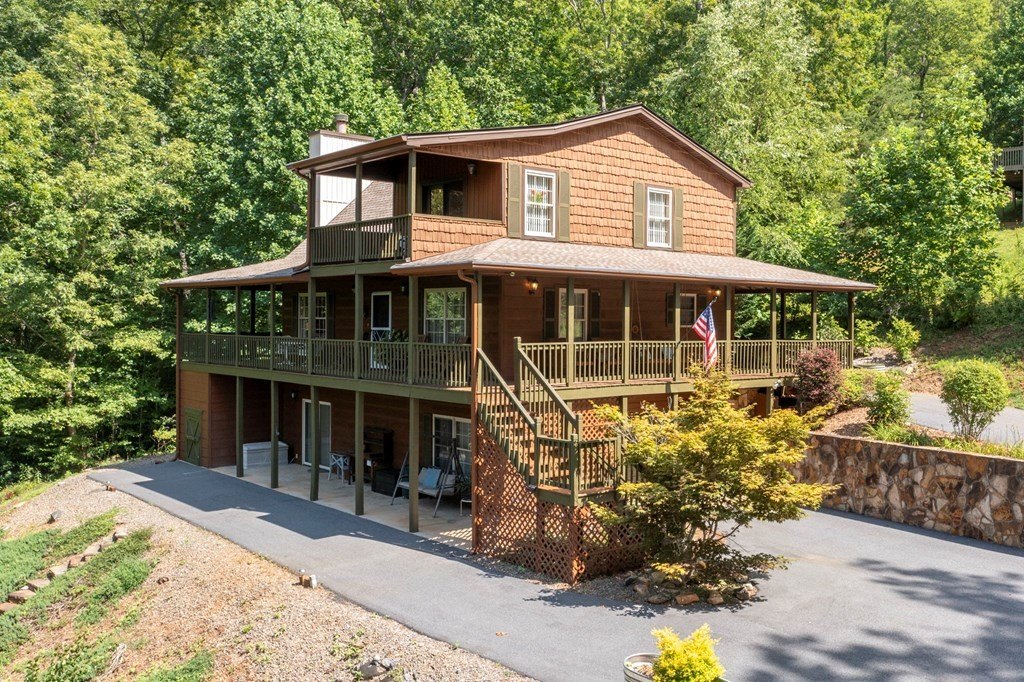Hiawassee, Georgia, 30546, United States, 2 Bedrooms Bedrooms, ,3 BathroomsBathrooms,Residential,For Sale,1920293