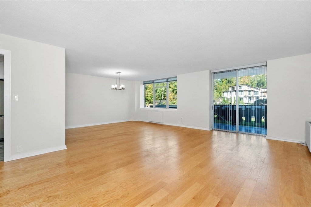 Newton, Massachusetts, 02467, United States, 1 Bedroom Bedrooms, ,2 BathroomsBathrooms,Residential,For Sale,1960805