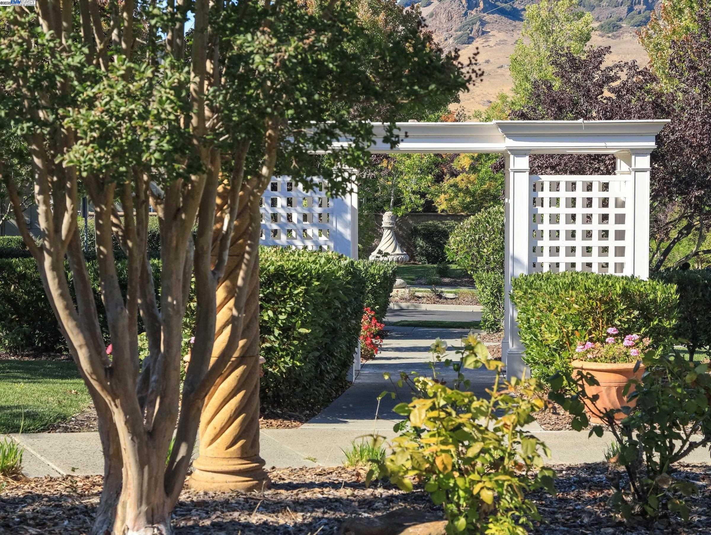 Vallejo, California, 94591, United States, 5 Bedrooms Bedrooms, ,5 BathroomsBathrooms,Residential,For Sale,2002289