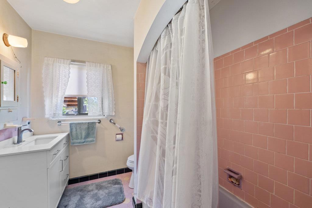 Watsonville, California, 95076, United States, 3 Bedrooms Bedrooms, ,1 BathroomBathrooms,Residential,For Sale,1889812