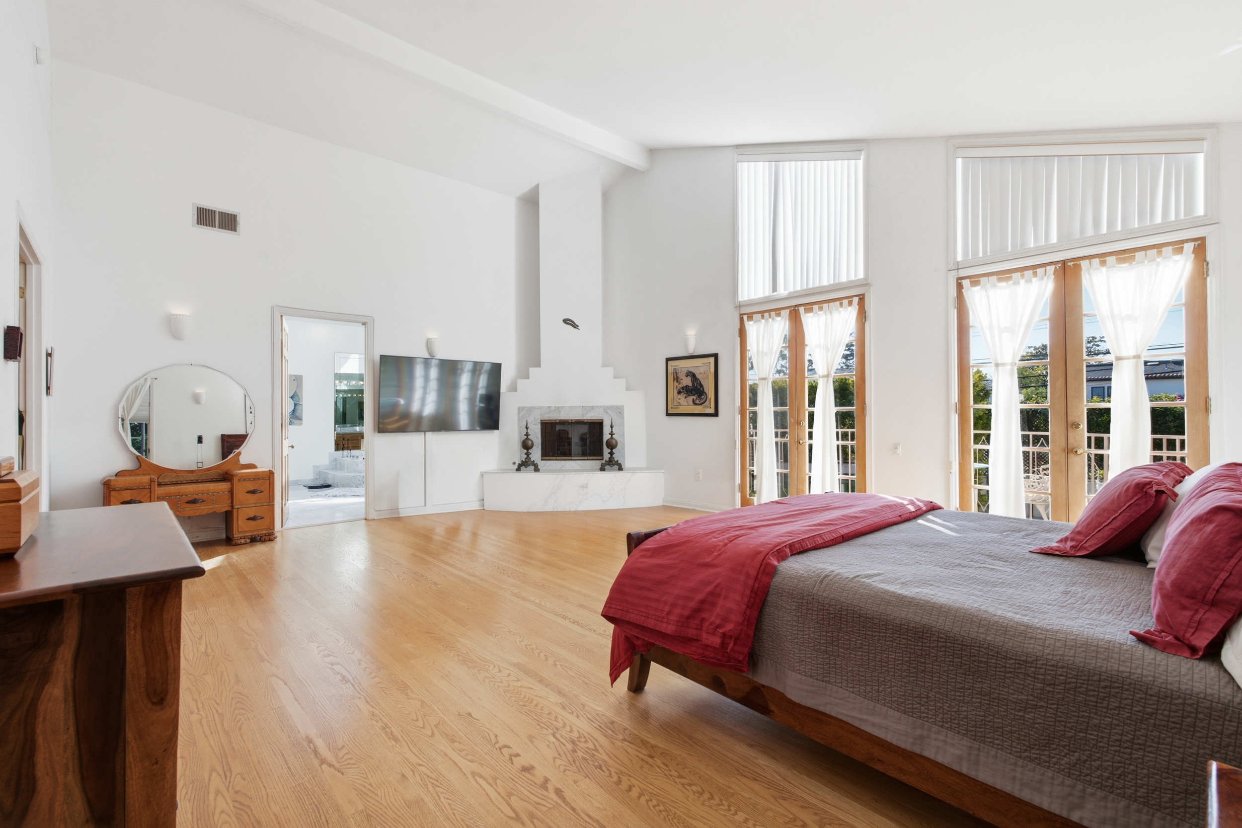  815 Georgina Ave - 物件實景