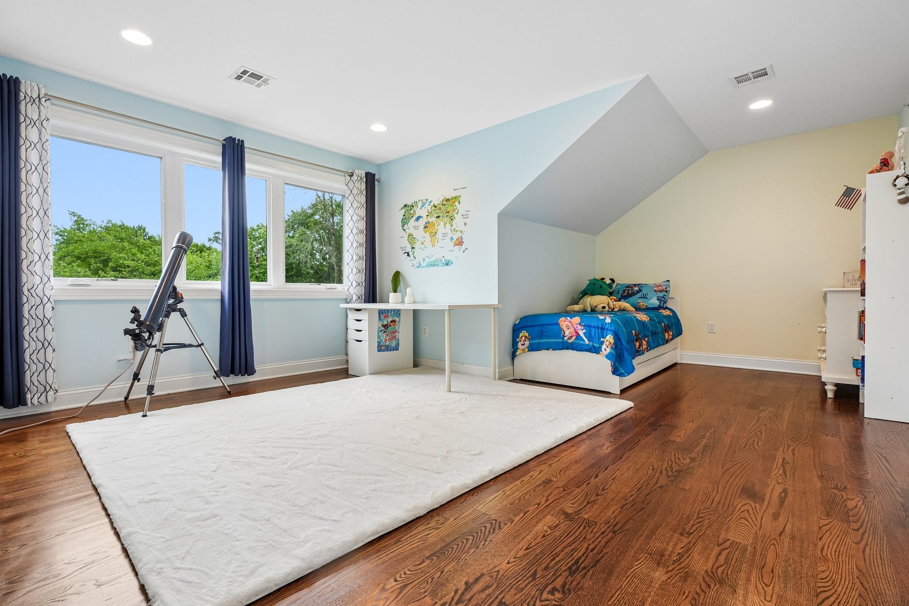  ?Steven Court Community? Meticulously Maintained Top to Bottom Townhome - 物件實景