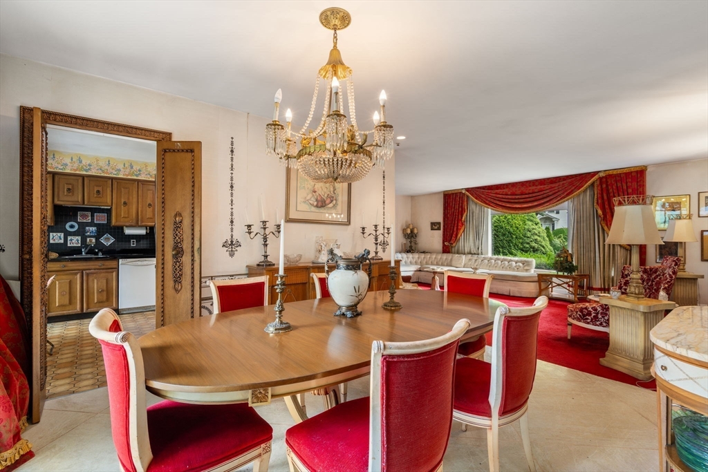Brookline, Massachusetts, 02467, United States, 4 Bedrooms Bedrooms, ,3 BathroomsBathrooms,Residential,For Sale,1890241