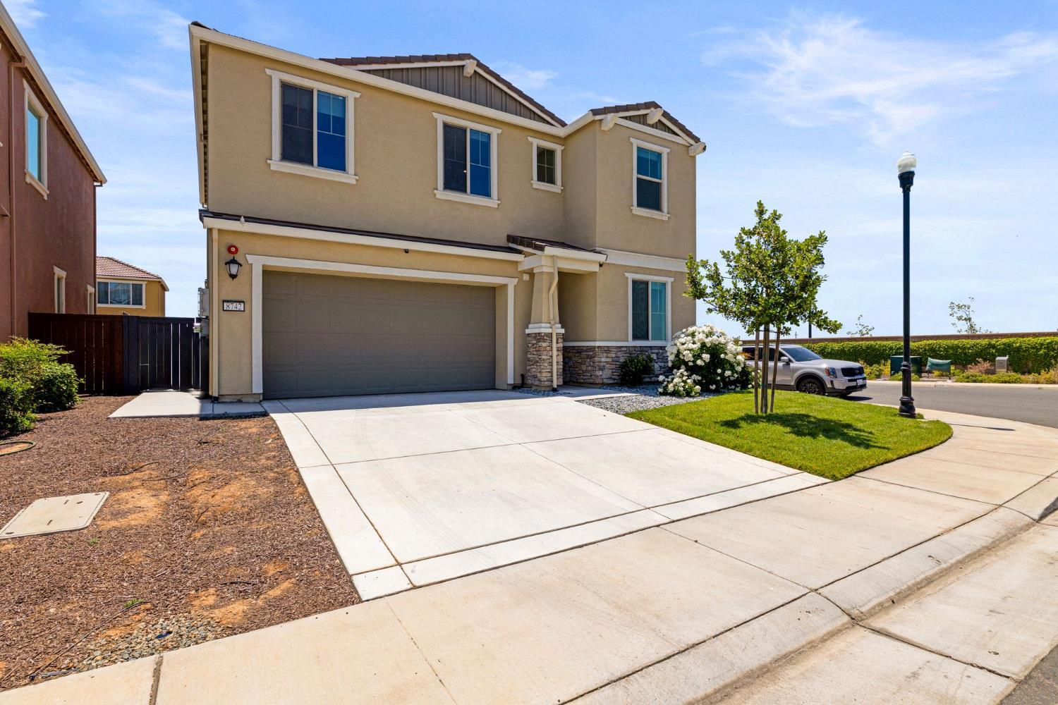 Elk Grove, California, 95757, United States, 4 Bedrooms Bedrooms, ,3 BathroomsBathrooms,Residential,For Sale,1879149
