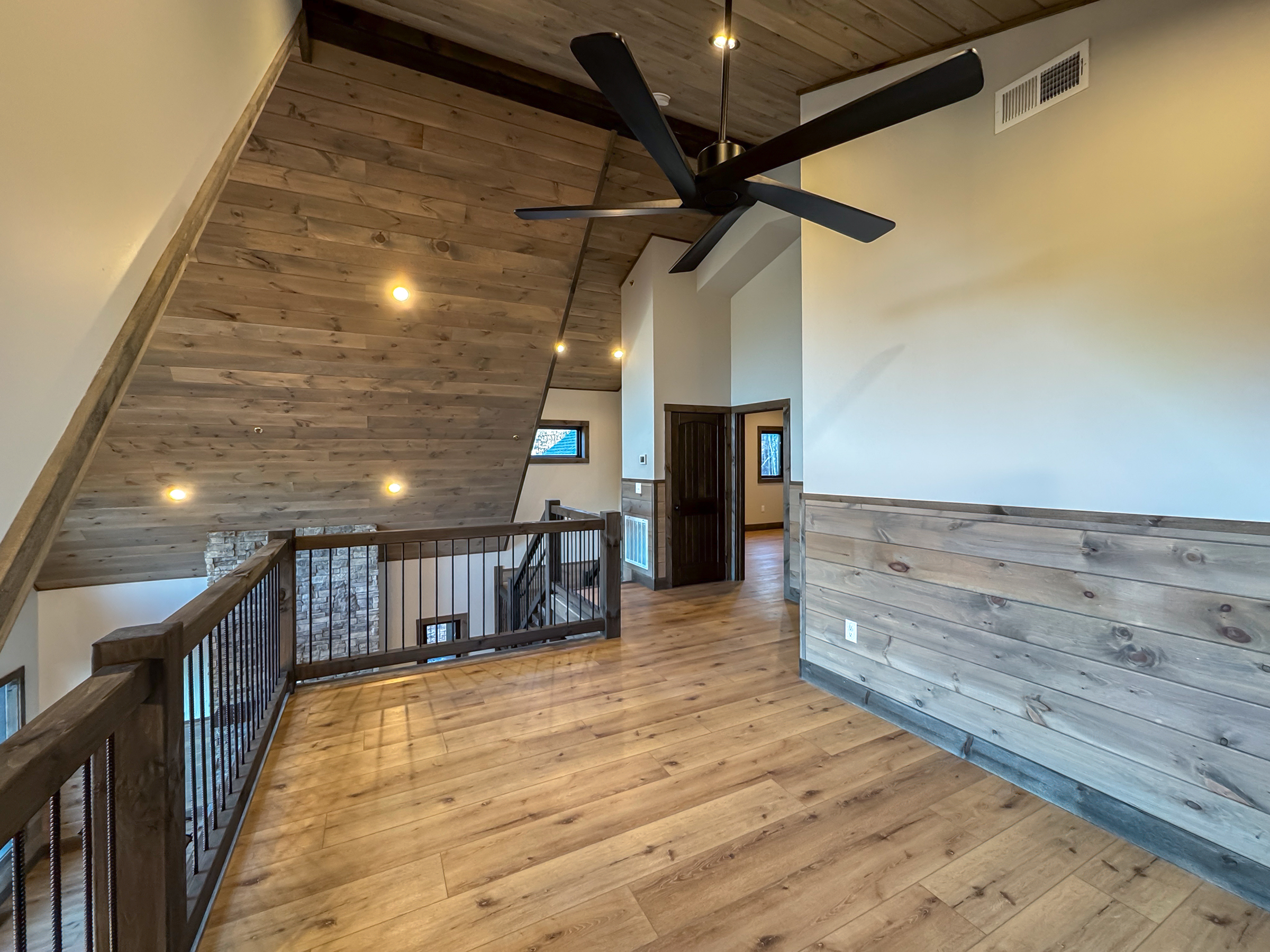 Sevierville, Tennessee, 37862, United States, 5 Bedrooms Bedrooms, ,7 BathroomsBathrooms,Residential,For Sale,2000383