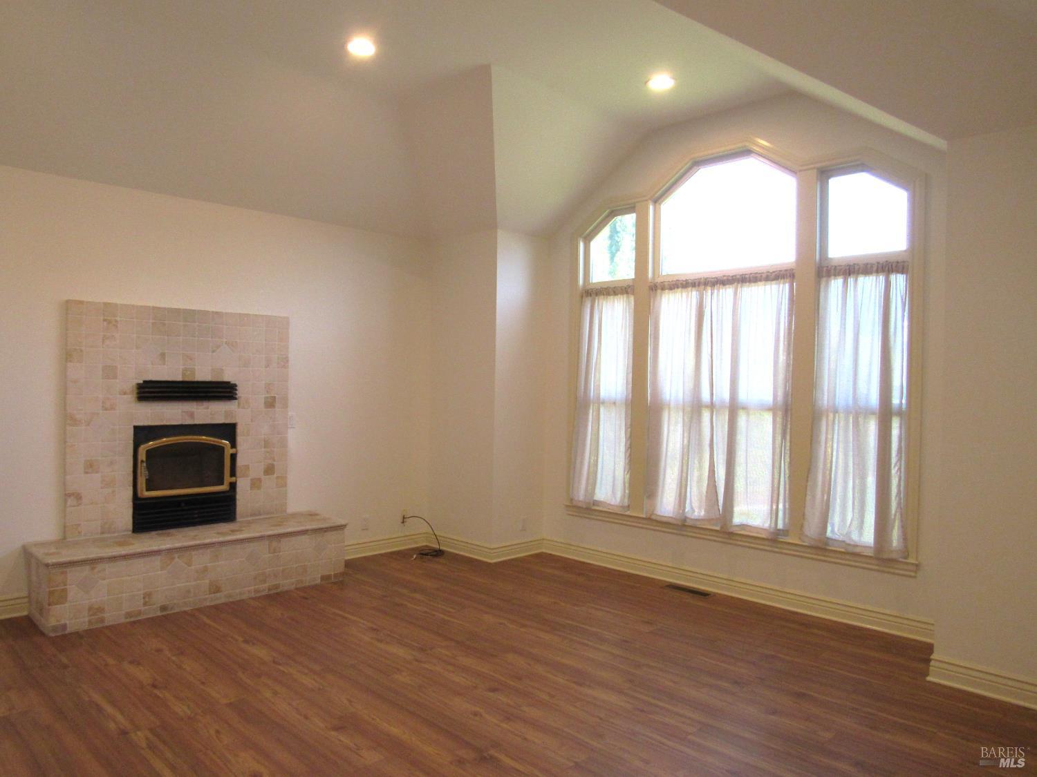 Sonoma, California, 95476, United States, 4 Bedrooms Bedrooms, ,2 BathroomsBathrooms,Residential,For Sale,1975359