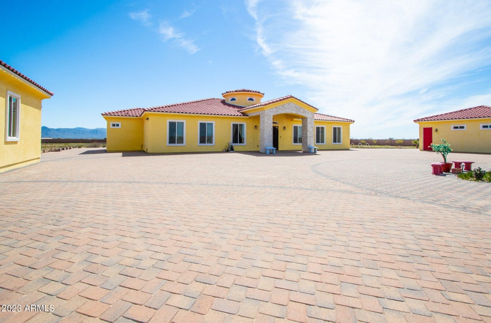 Witmann, Arizona, 85361, United States, 6 Bedrooms Bedrooms, ,3 BathroomsBathrooms,Residential,For Sale,1977429