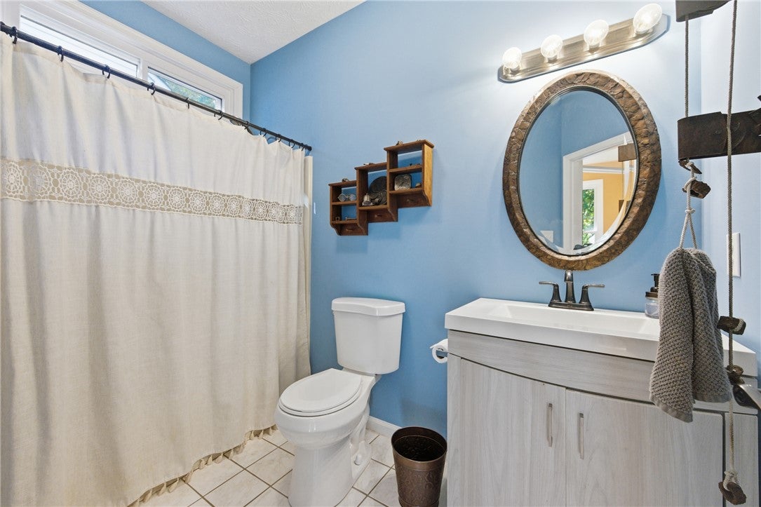 Yorktown, Virginia, 23693, United States, 6 Bedrooms Bedrooms, ,3 BathroomsBathrooms,Residential,For Sale,1987855