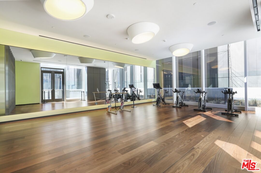 Los Angeles, California, 90017, United States, 1 Bedroom Bedrooms, ,2 BathroomsBathrooms,Residential,For Sale,1987856