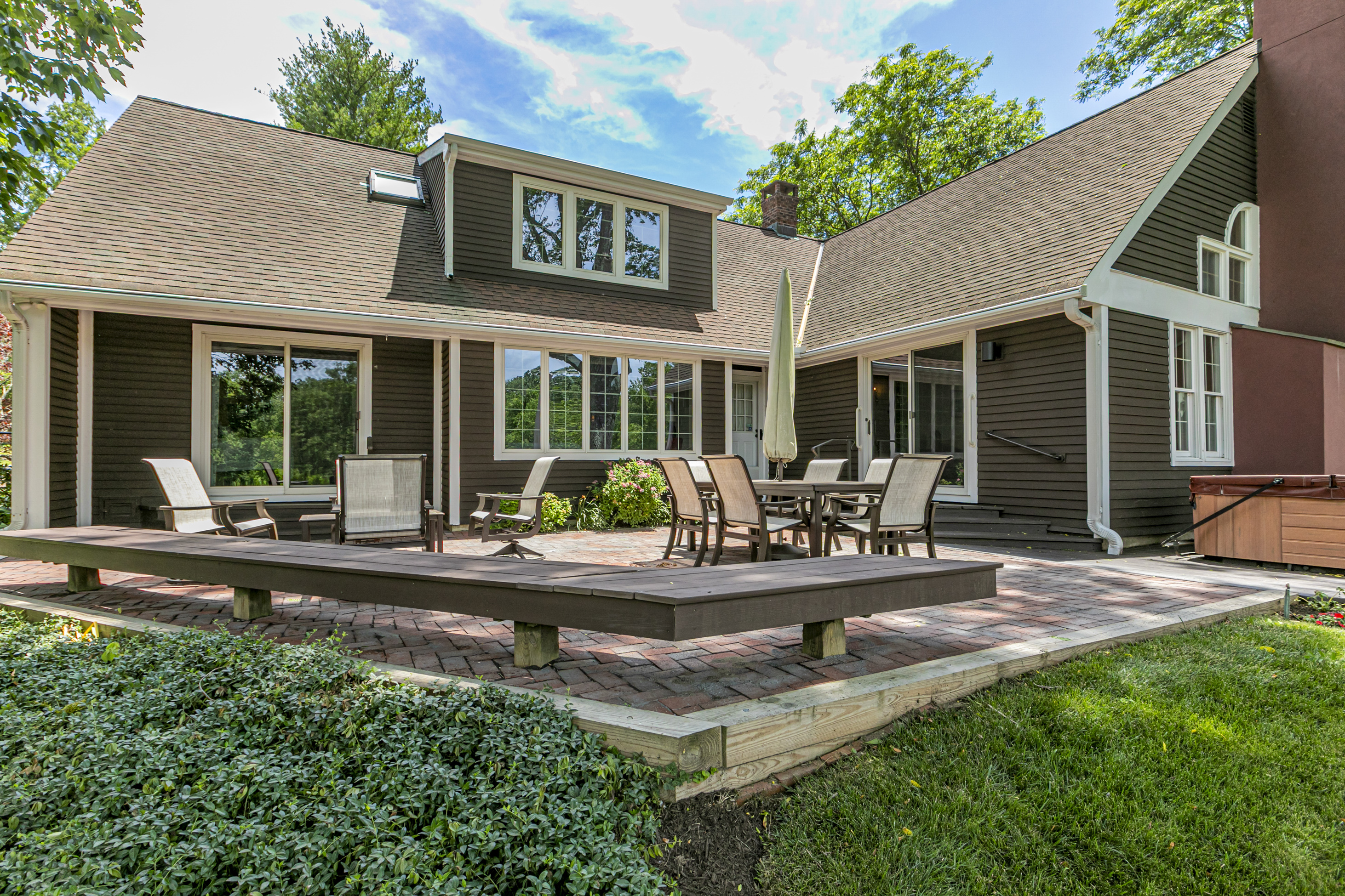  Stand-Out Home in The Glen Features Pastoral Views and Soaring Ceilings - 物件實景