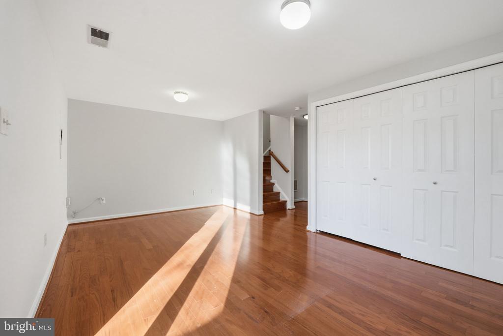 Sterling, Virginia, 20166, United States, 3 Bedrooms Bedrooms, ,3 BathroomsBathrooms,Residential,For Sale,2010365