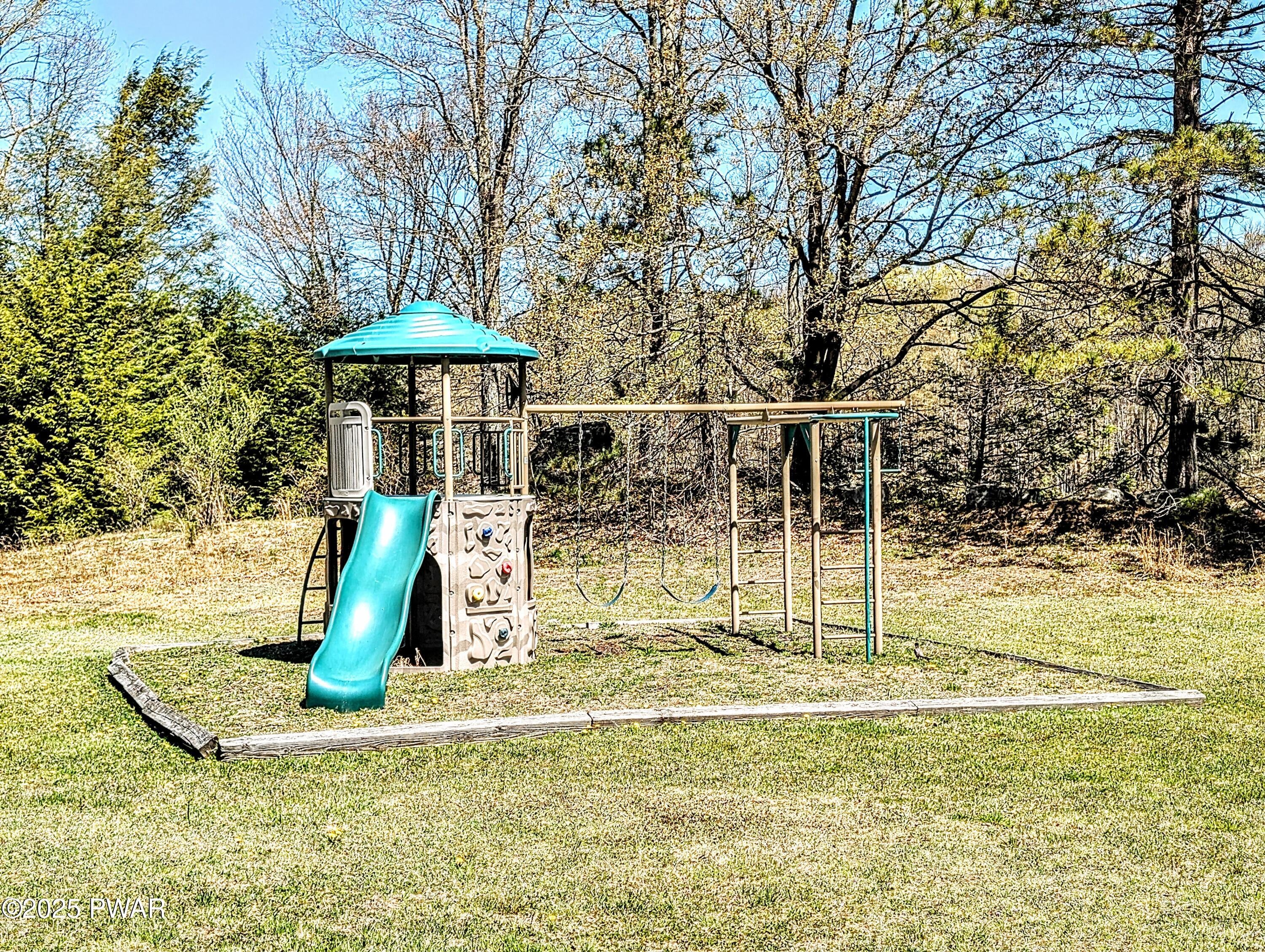 Canadensis, Pennsylvania, 18325, United States, 4 Bedrooms Bedrooms, ,2 BathroomsBathrooms,Residential,For Sale,1983117