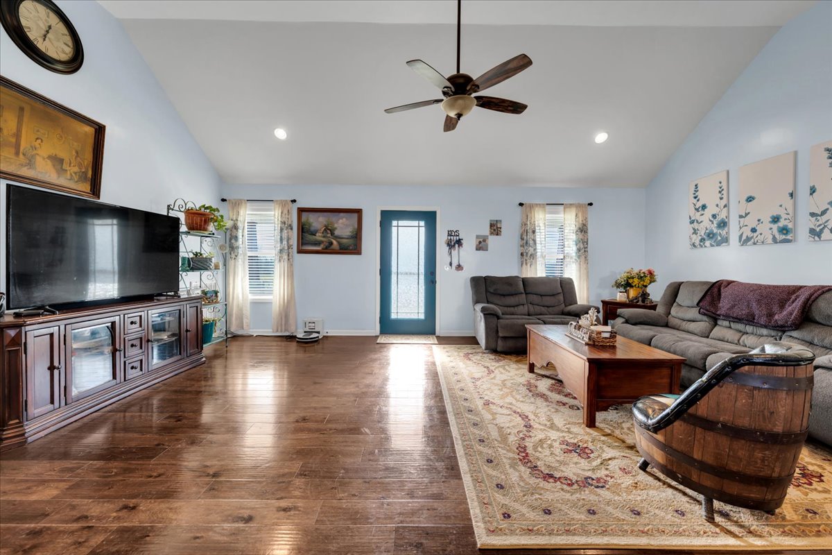 Manchester, Tennessee, 37355, United States, 3 Bedrooms Bedrooms, ,2 BathroomsBathrooms,Residential,For Sale,2007500