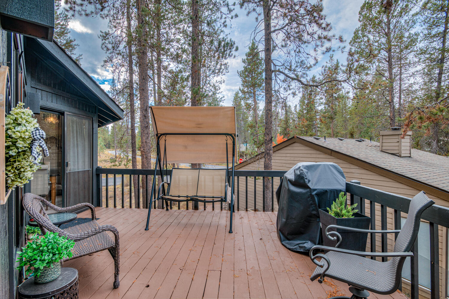 Sunriver, Oregon, 97707, United States, 3 Bedrooms Bedrooms, ,2 BathroomsBathrooms,Residential,For Sale,1982531