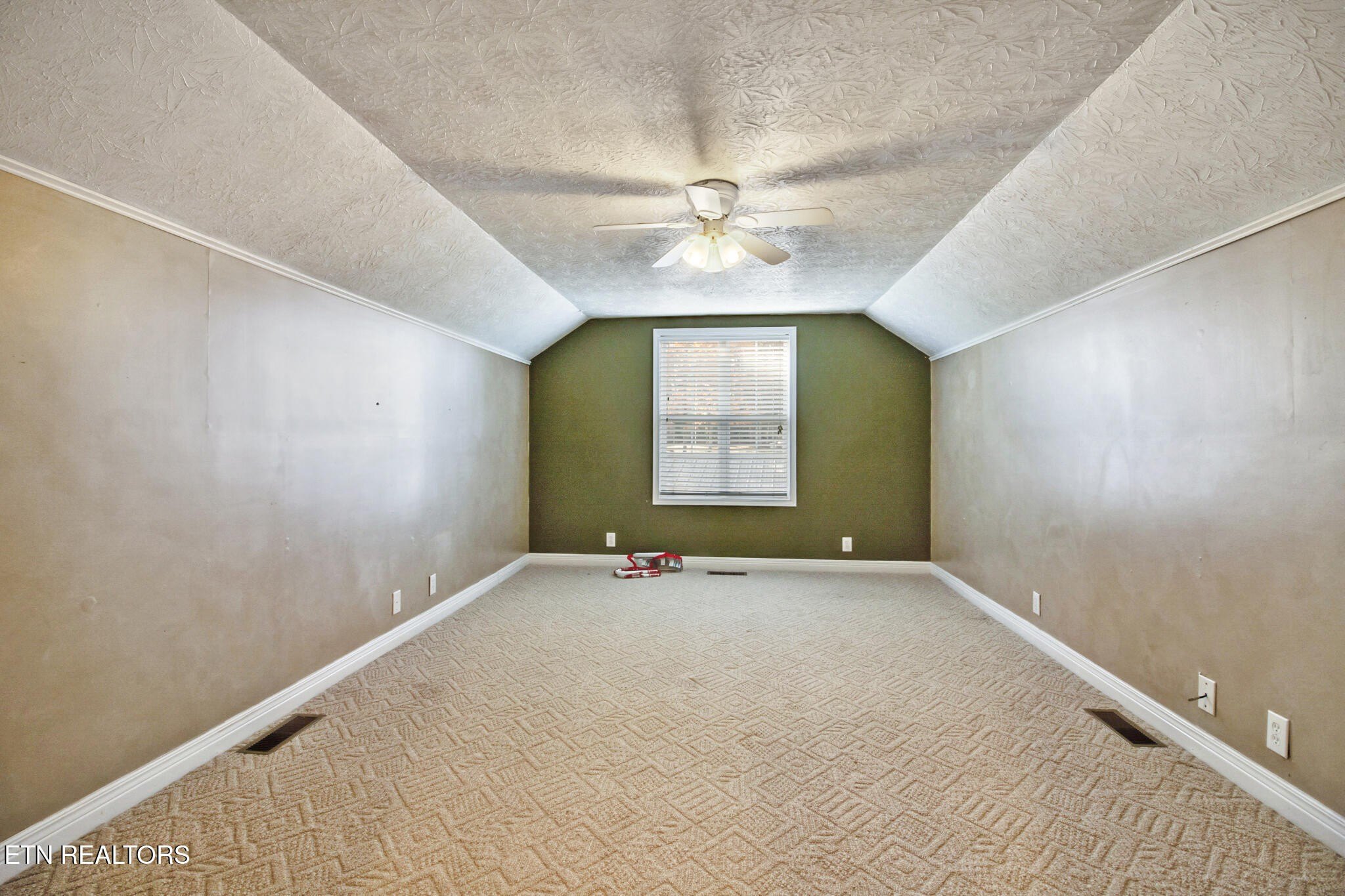 Crossville, Tennessee, 38572, United States, 3 Bedrooms Bedrooms, ,4 BathroomsBathrooms,Residential,For Sale,1977432