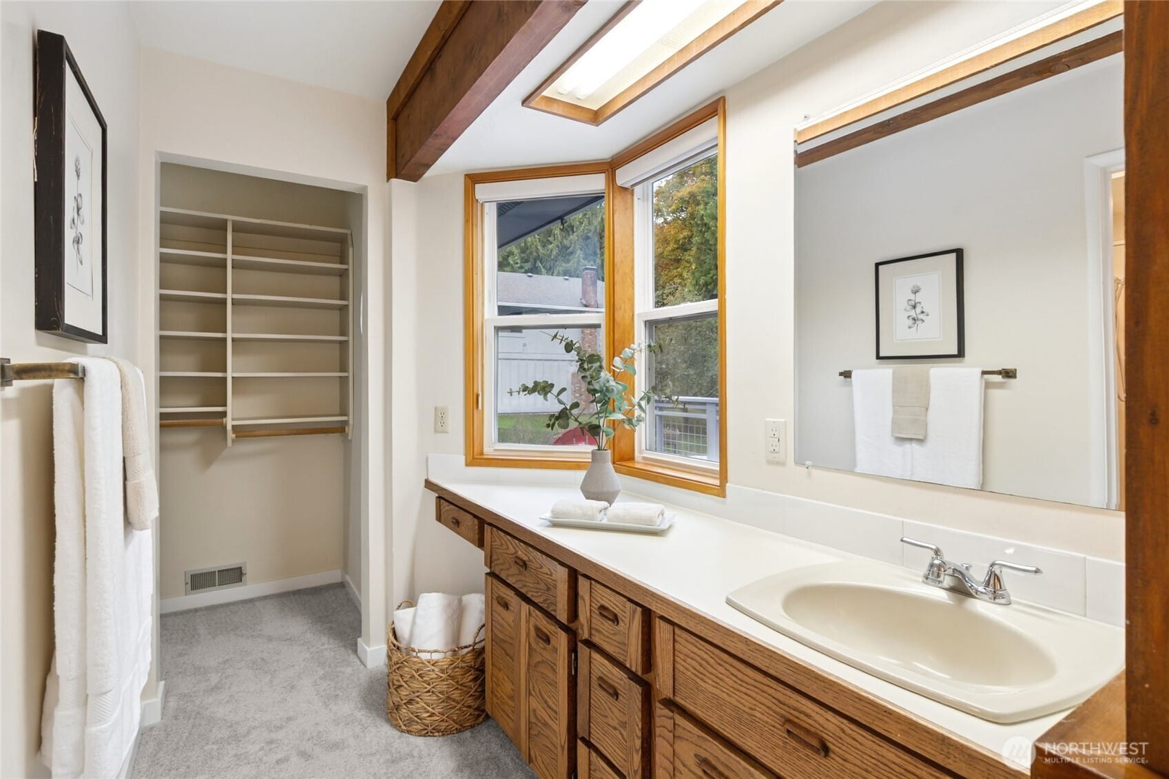 Olympia, Washington, 98502, United States, 4 Bedrooms Bedrooms, ,2 BathroomsBathrooms,Residential,For Sale,1988931