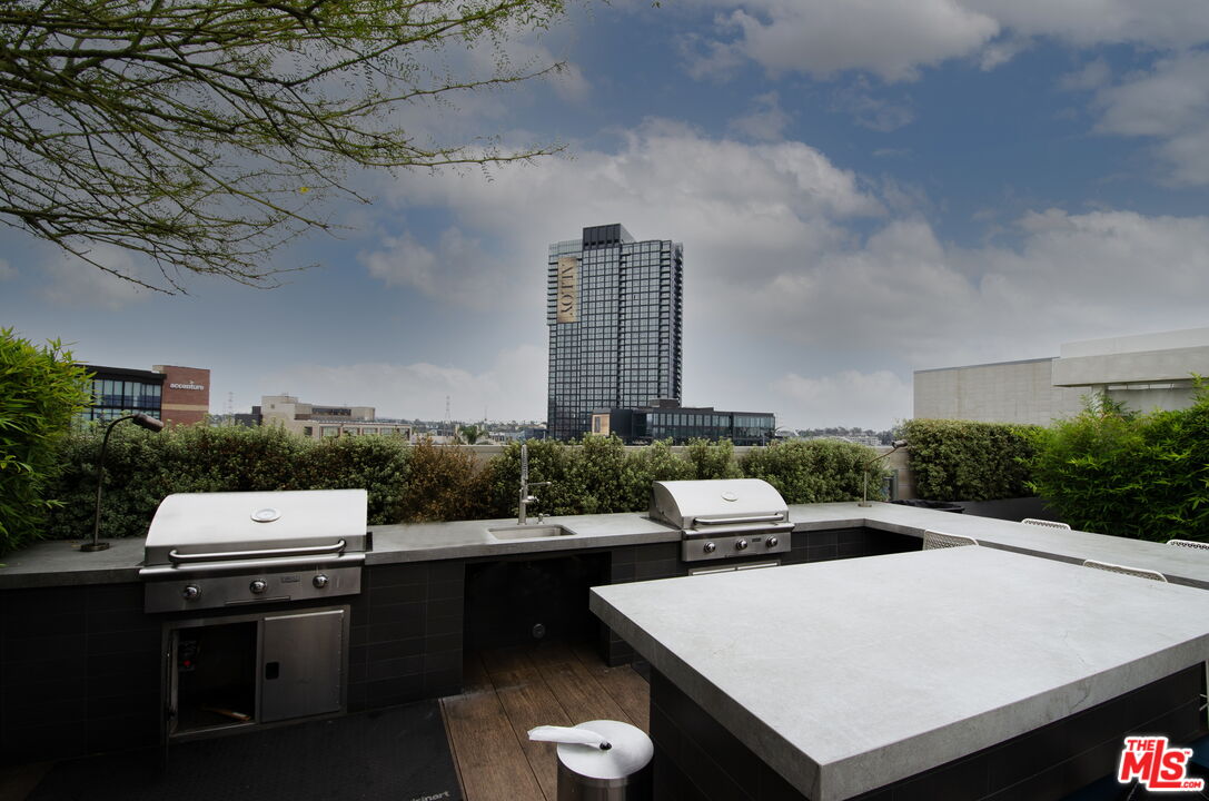 Los Angeles, California, 90013, United States, 1 Bedroom Bedrooms, ,1 BathroomBathrooms,Residential,For Sale,1906758