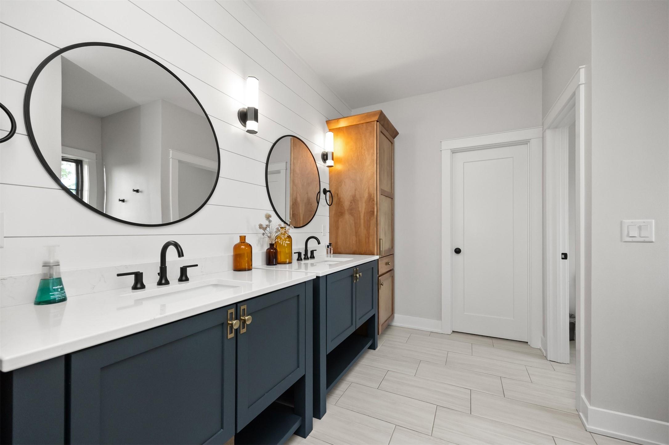 Madrid, Iowa, 50156, United States, 6 Bedrooms Bedrooms, ,5 BathroomsBathrooms,Residential,For Sale,1982184