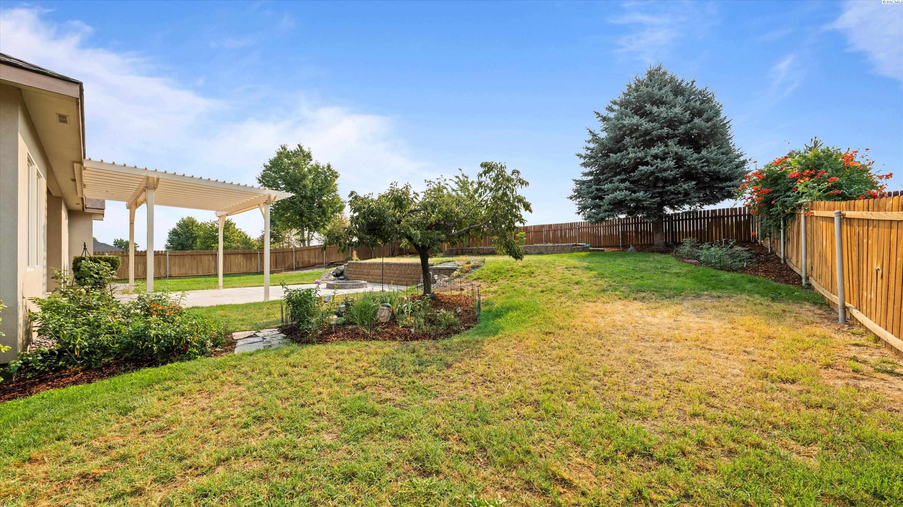 Richland, Washington, 99352, United States, 4 Bedrooms Bedrooms, ,3 BathroomsBathrooms,Residential,For Sale,1940830