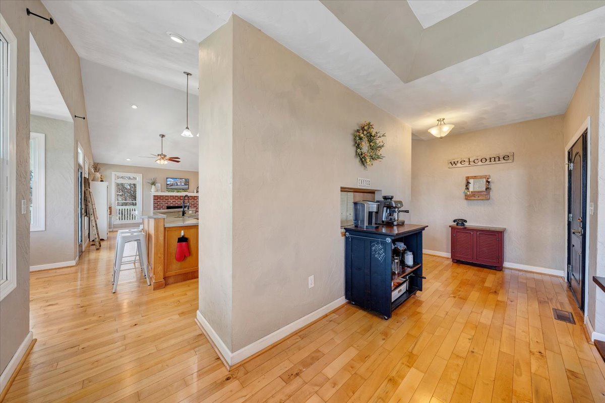Buchanan, Virginia, 24066, United States, 5 Bedrooms Bedrooms, ,4 BathroomsBathrooms,Residential,For Sale,1900741