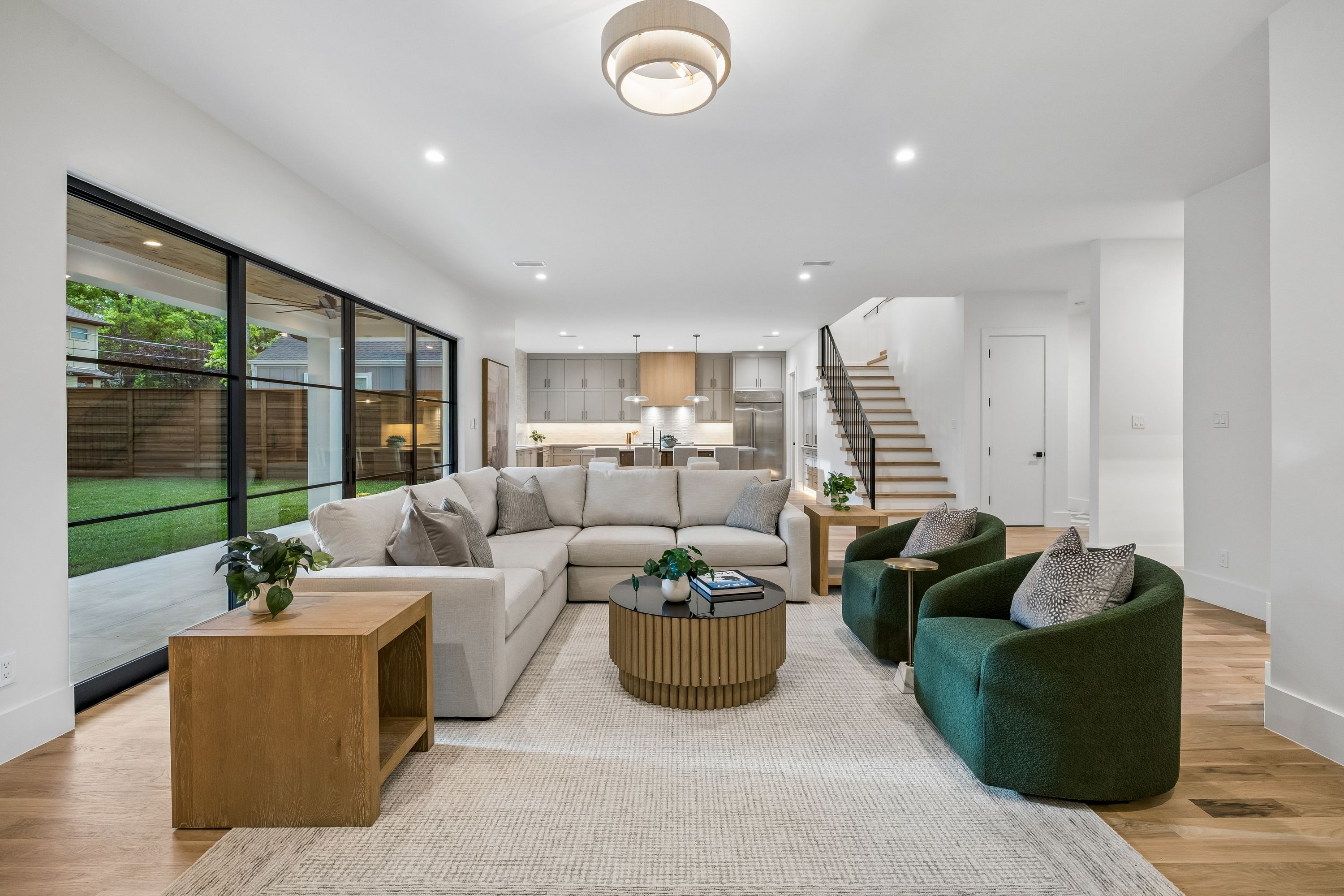  Luxurious East Dallas Home by Birchwood Custom Homes with Modern Elegance - 物件實景