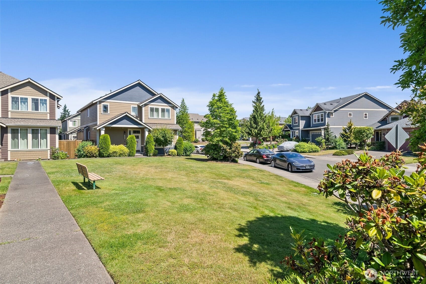 Puyallup, Washington, 98374, United States, 3 Bedrooms Bedrooms, ,3 BathroomsBathrooms,Residential,For Sale,1885383