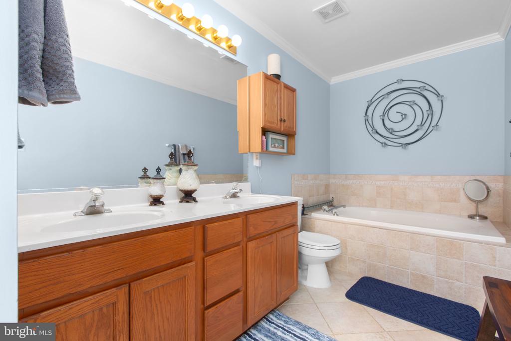 Fredericksburg, Virginia, 22406, United States, 4 Bedrooms Bedrooms, ,3 BathroomsBathrooms,Residential,For Sale,1914060