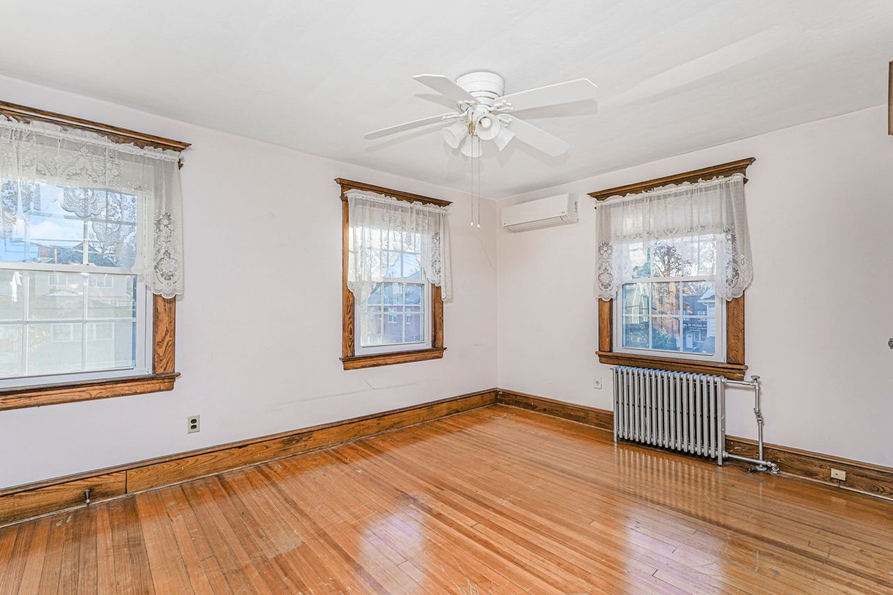 Staten Island, New York, 10314, United States, 3 Bedrooms Bedrooms, ,2 BathroomsBathrooms,Residential,For Sale,1996455