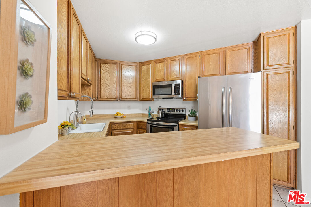 Los Angeles, California, 90042, United States, 2 Bedrooms Bedrooms, ,1 BathroomBathrooms,Residential,For Sale,1908297