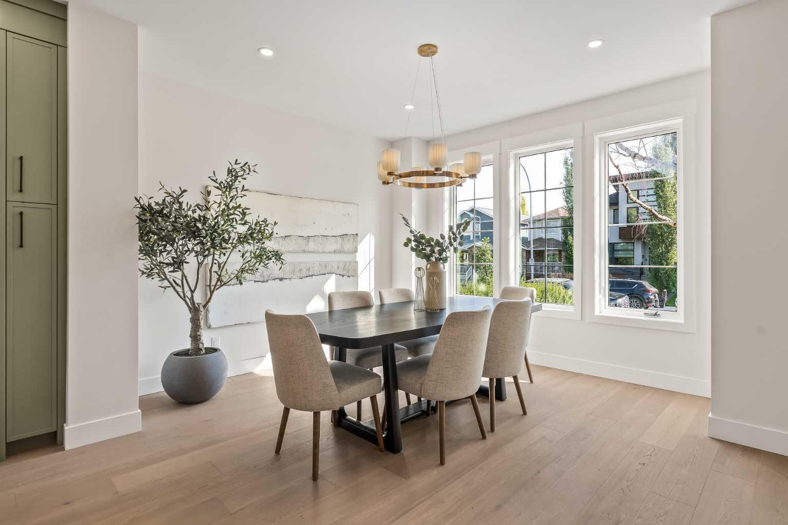 CALGARY, Alberta, T3E 2V9, CA, 4 Bedrooms Bedrooms, ,5 BathroomsBathrooms,Residential,For Sale,1987514