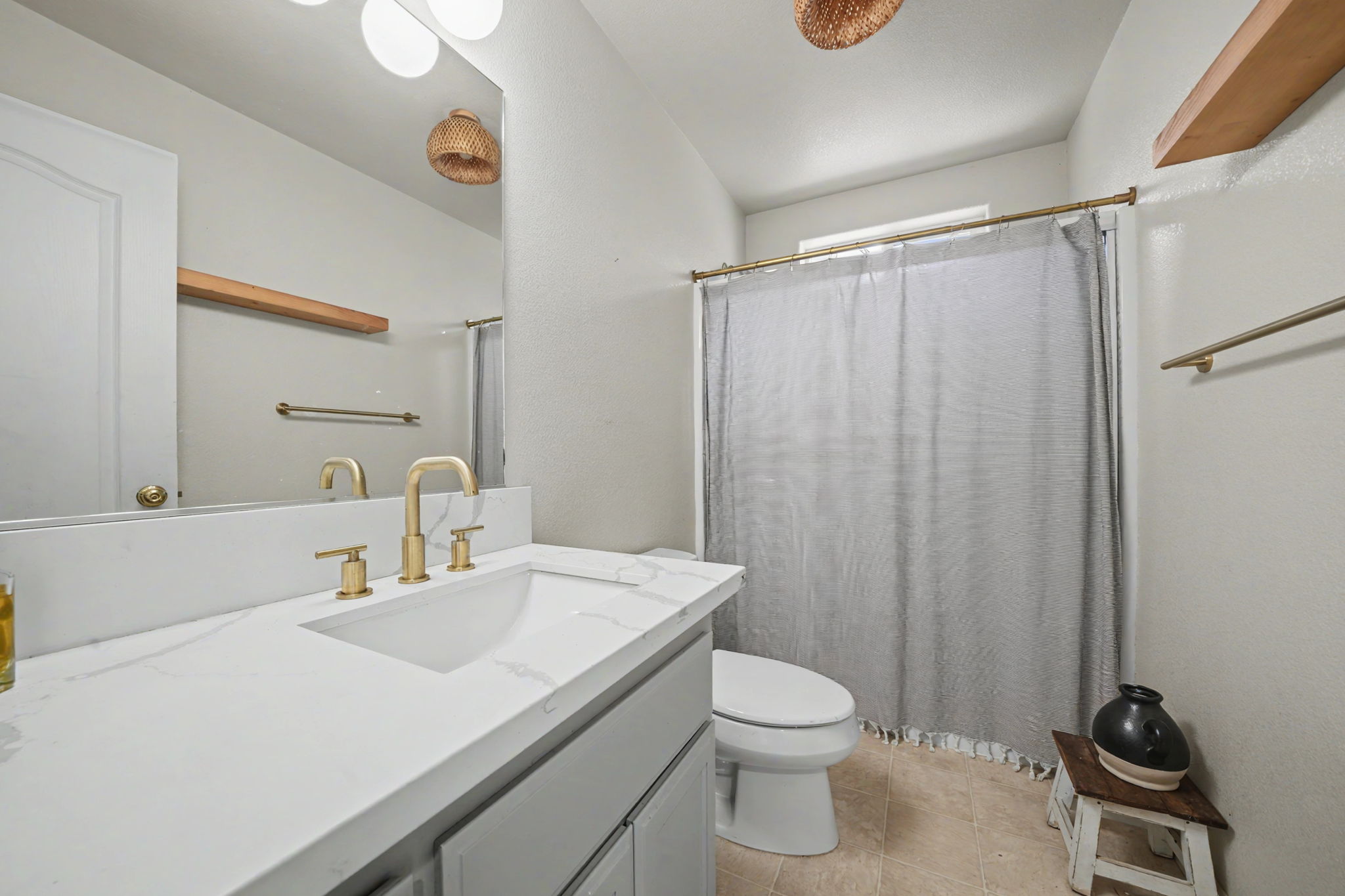  Quiet Cul-de-Sac Living with Views, Modern Updates - 物件實景