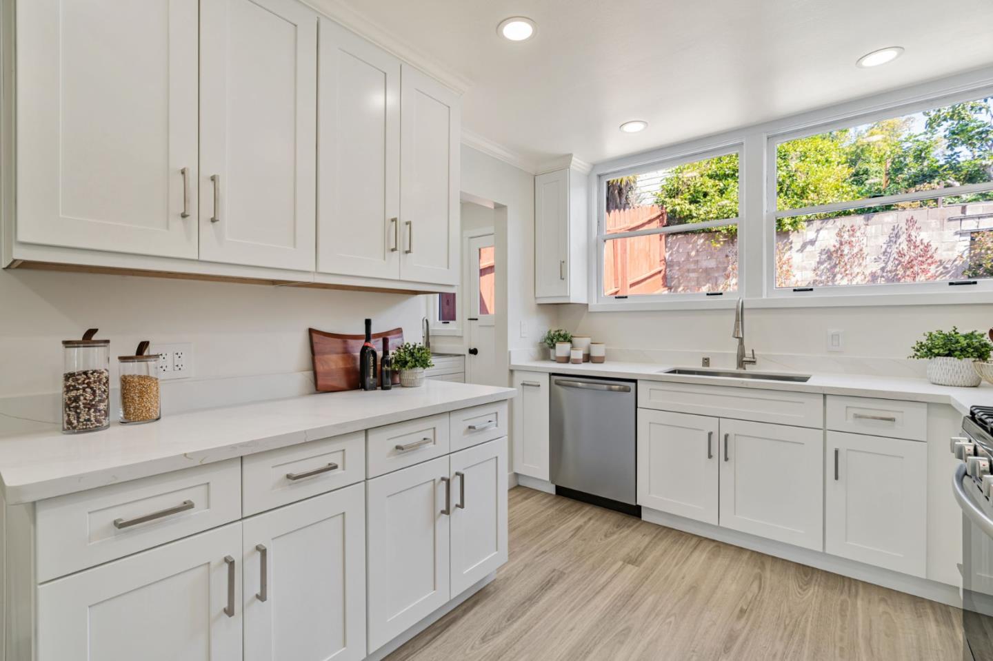 San Francisco, California, 94134, United States, 2 Bedrooms Bedrooms, ,1 BathroomBathrooms,Residential,For Sale,1926351